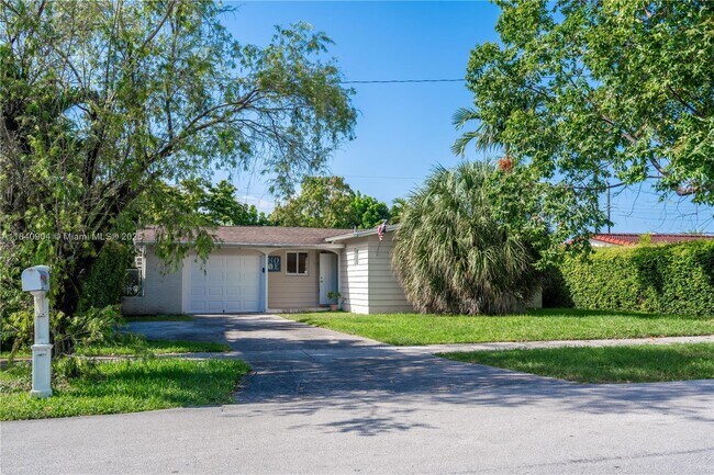 Building Photo - 8475 SW 43rd St