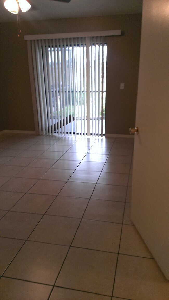 Master bedroom - 618 SE 46th Ter