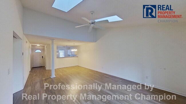 Building Photo - Upper Level Condo in Holton Place w/Community Pool