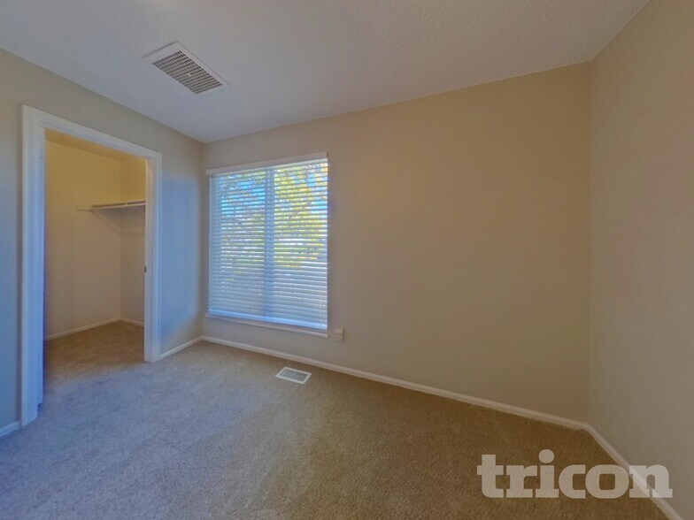 Building Photo - 10025 Alcott St