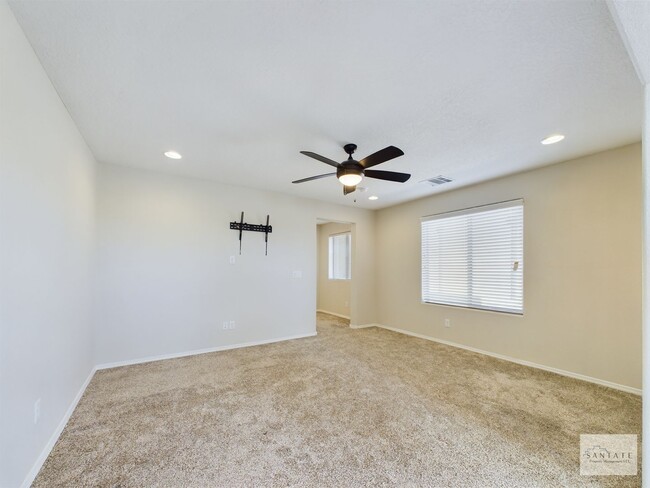 Building Photo - Pulte Townhouse Available Now!