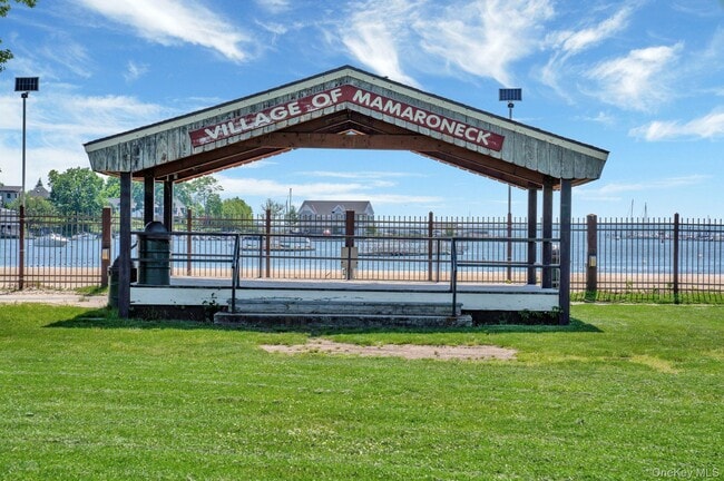 Building Photo - 156 Madison St