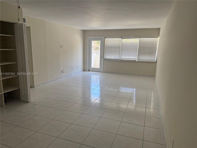 Building Photo - 401 Golden Isles Dr