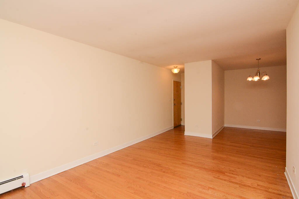 Building Photo - 639 W Wrightwood Ave