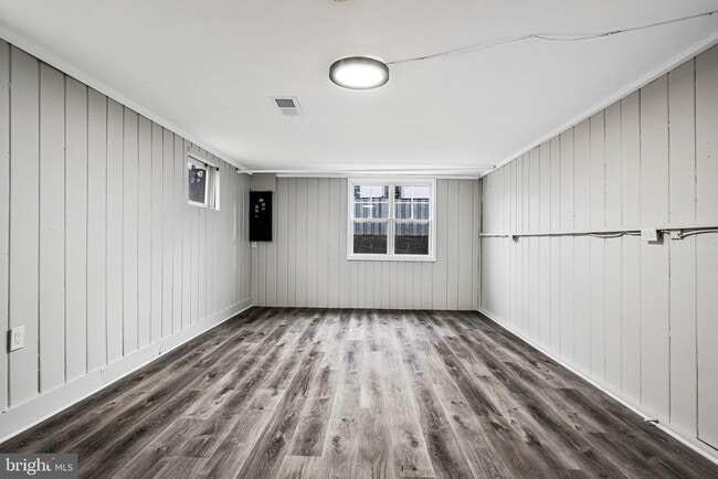 Building Photo - 617 N Wakefield St