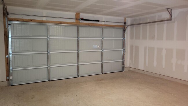 Building Photo - 9239 Navarro Vis
