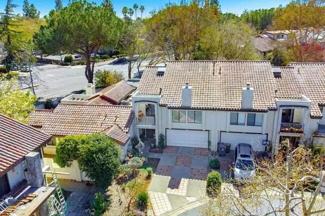 Building Photo - 861 Lake Terrace Cir