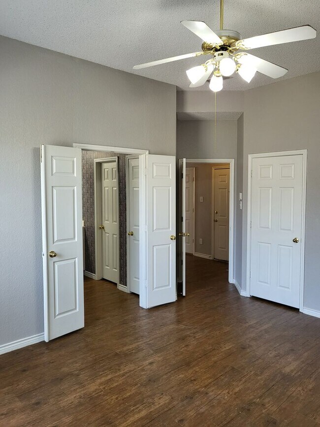Building Photo - 6411 Clear Pool Dr