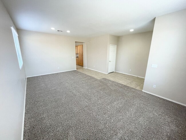 Building Photo - 4 Bedroom/2 Bath Single Level Home in Anthem! Close to freeway & TSMC Plant!