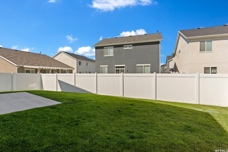 Building Photo - 1675 W Parkview Dr