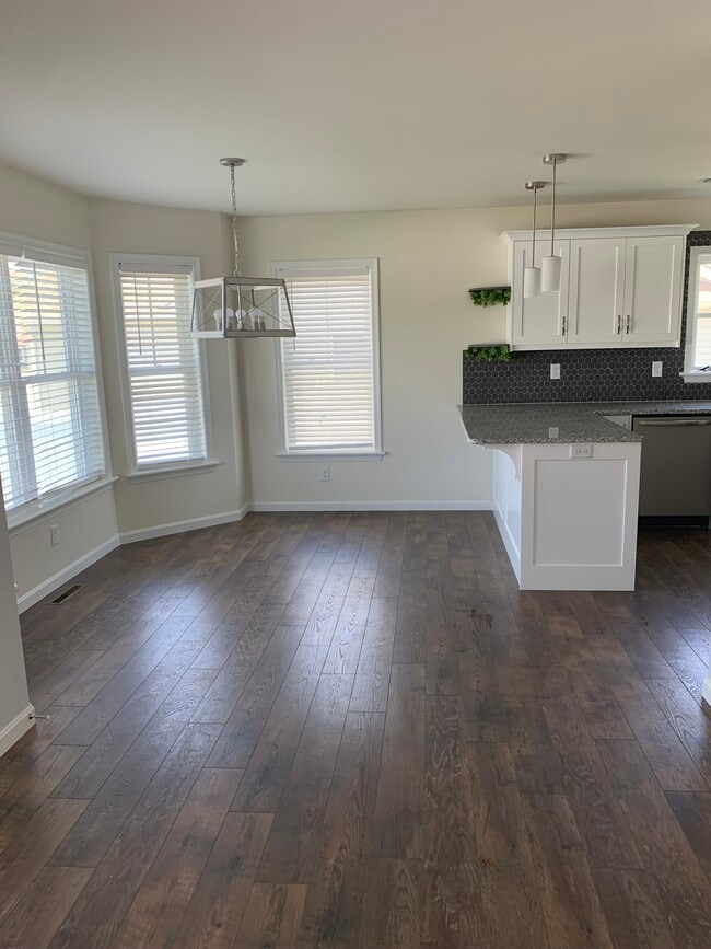 Dinning room - 145 Mayflower Dr