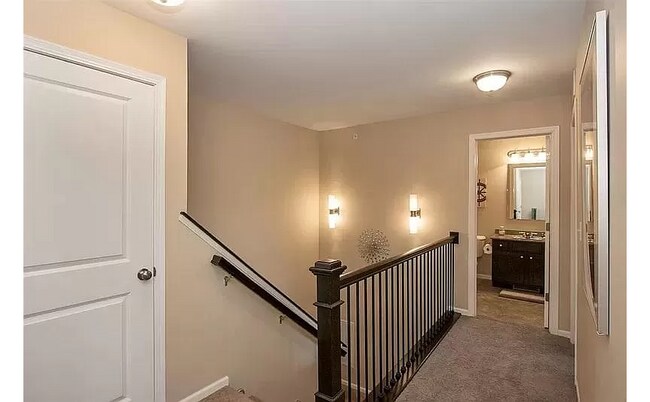 Building Photo - 456 Churchill Dr
