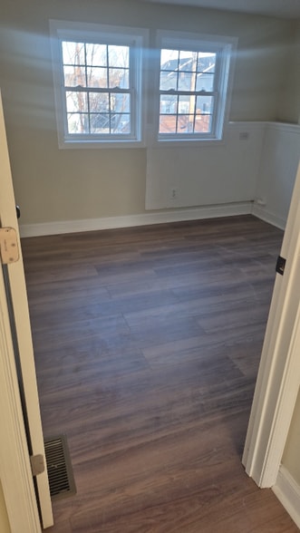 Building Photo - 919 Gray St