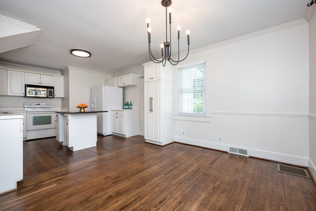 Building Photo - 114 Newman St