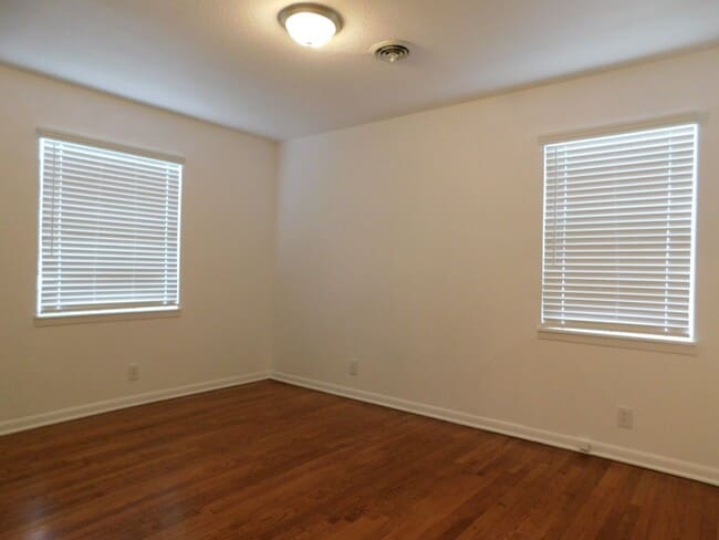 Building Photo - 1100 Estes Dr