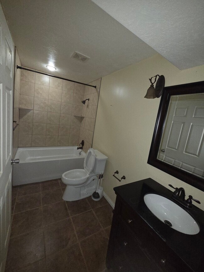 Building Photo - 6878 W 3100 S