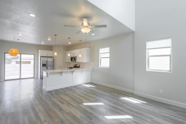 Building Photo - 548 N 550 W