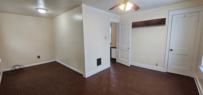 Building Photo - 3 Bed 1 Bath Single Family Home