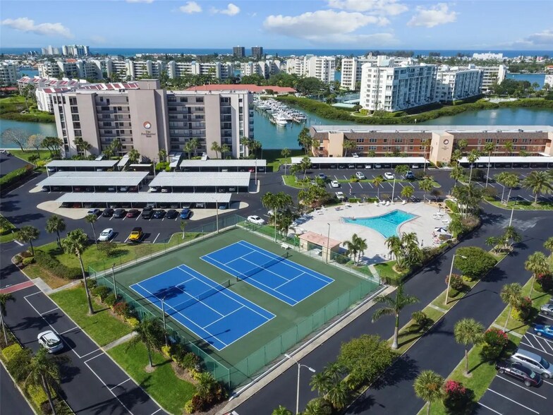 Building Photo - 7665 Sun Island Dr S