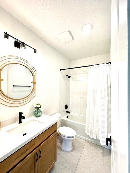 Building Photo - 207 Chalet Ct