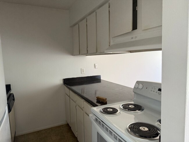 Building Photo - 5317 Curry Ford Rd