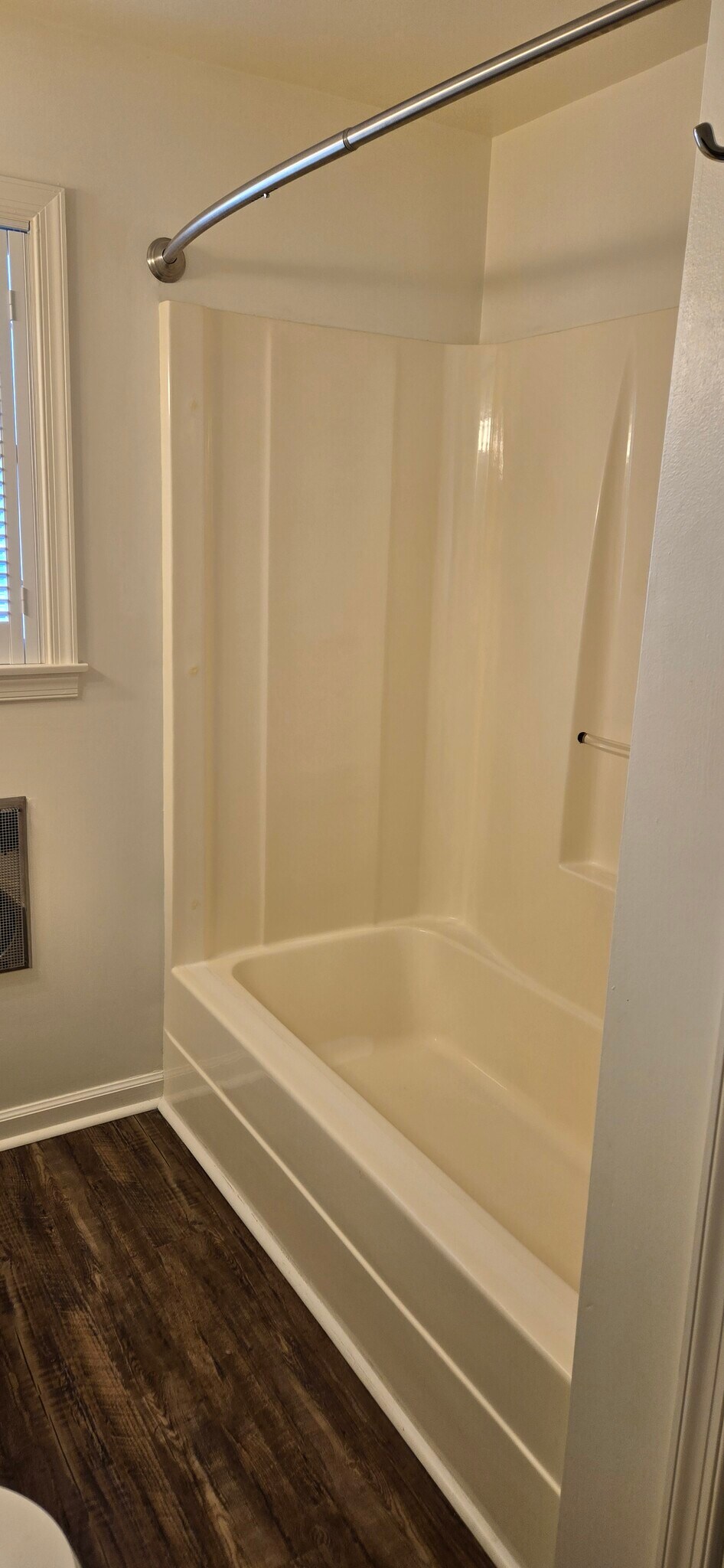 Large tub/shower - 636 W Center St