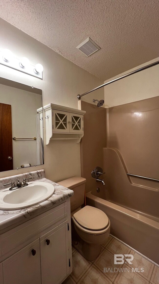 Building Photo - 905 Van Ave