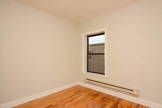Building Photo - 6265 W Cornelia Ave