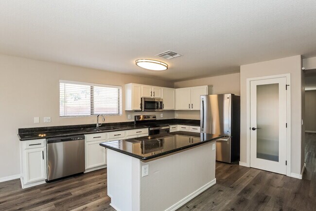 Building Photo - 11462 E Quarry Ave