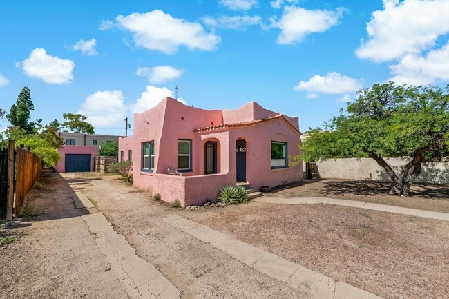 Building Photo - PRE-LEASE for AUGUST 2026 - Sam Hughes Bungalow