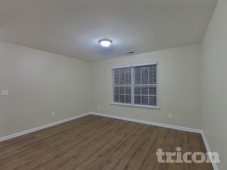 Building Photo - 215 Harrowfield Heights