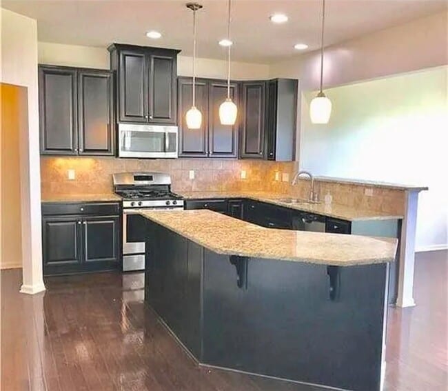 Building Photo - 251 Elmcrest Rise