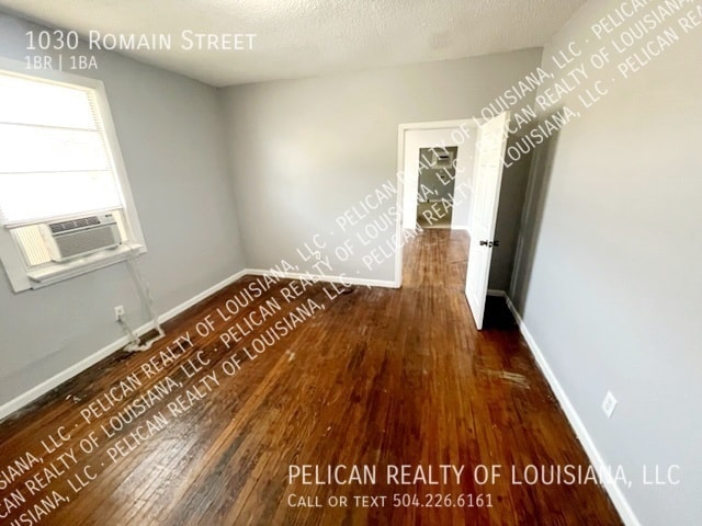 Building Photo - 1030 Romain St