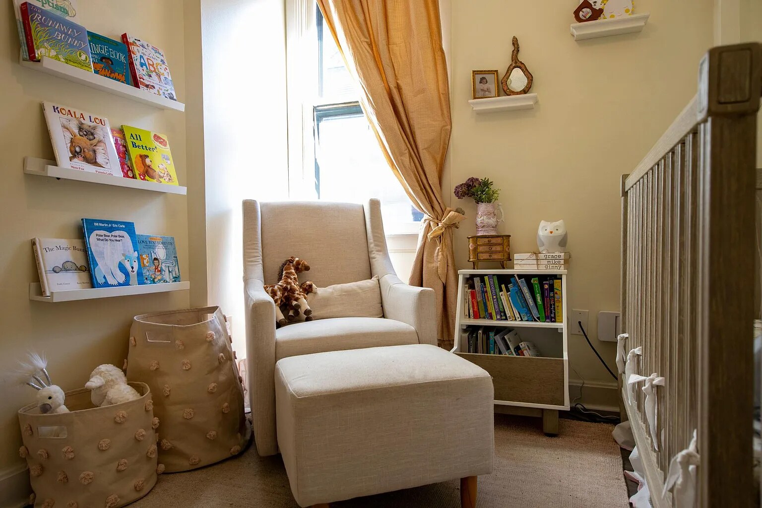 Adorable third bedroom perfect for a nursery or office - 594 Briggs St