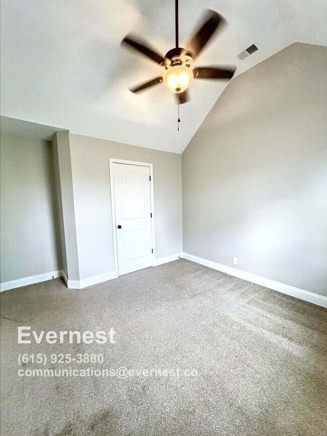 Building Photo - Spacious and Bright 4-Bedroom Home with Mo...