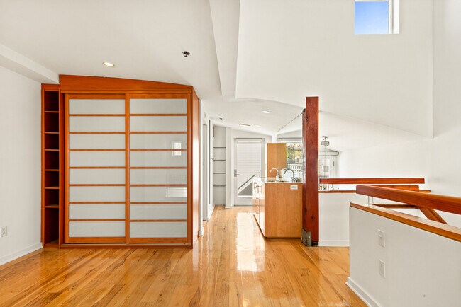 Building Photo - 615 Hampton Dr