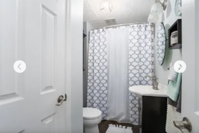 Building Photo - 4 Bedroom with a Hot Tub in the heart of t...