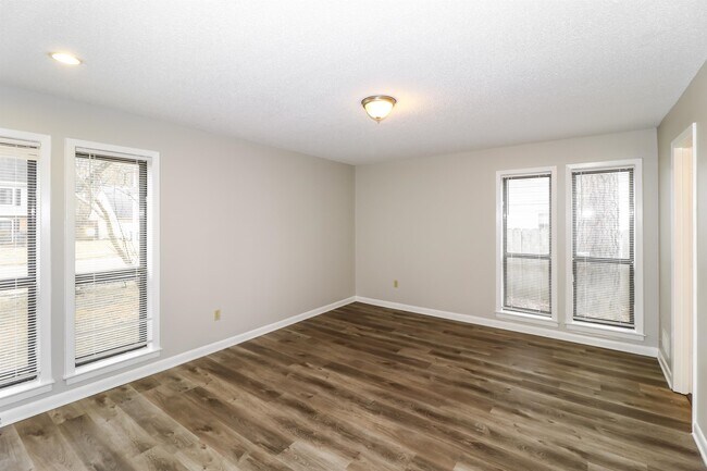 Building Photo - 1350 Brookside Dr