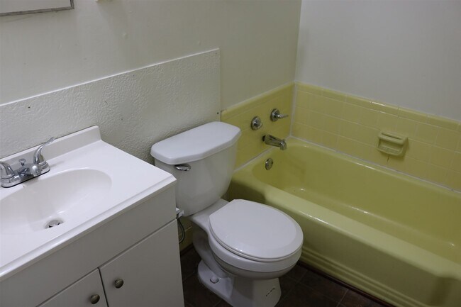 Building Photo - 8845 W Church St