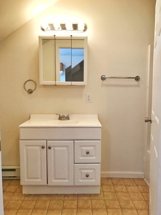 Building Photo - 64 Elizabeth Street