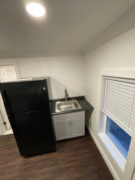 Kitchen/living room - 80 Alden Sq
