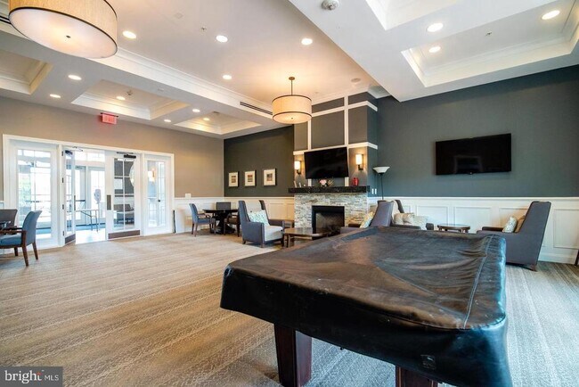 Building Photo - 22567 Naugatuck Square