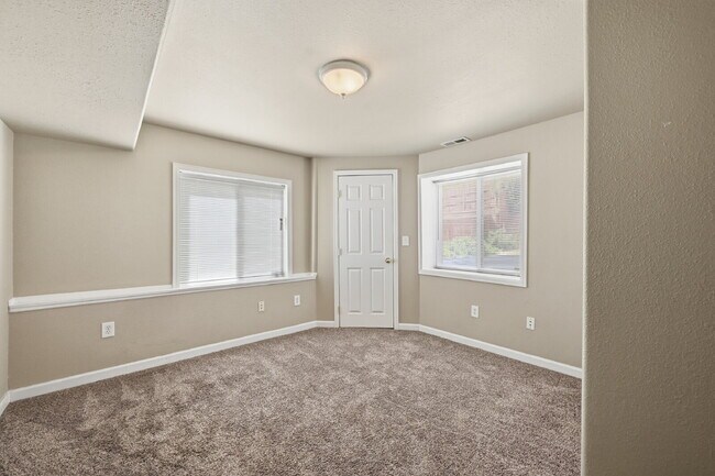 Building Photo - $2,620.95 with $300 off the first month's rent, 5 Beds - 3.5 Bath, Single Family Home in Colorado...