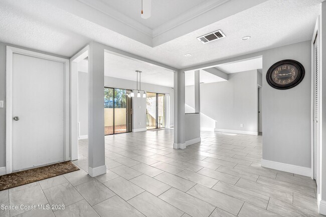 Building Photo - 1080 Park Ridge Pl