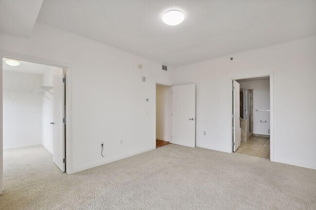 Building Photo - 929 Portland Ave
