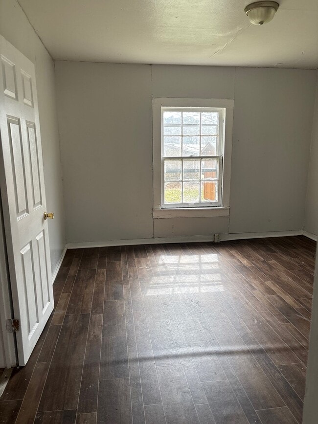 Building Photo - 513 S 19th Ave