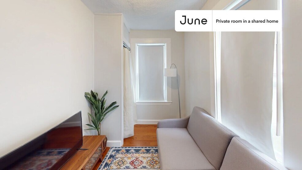 Primary Photo - Private bedroom in 4 bed/1 bath Home