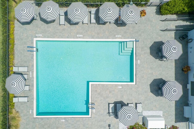 Building Photo - 4600 S Ocean Blvd