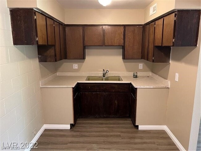 Building Photo - 625 S Royal Crest Cir