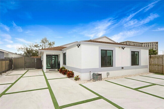 Building Photo - 21049 SW 118th Ave